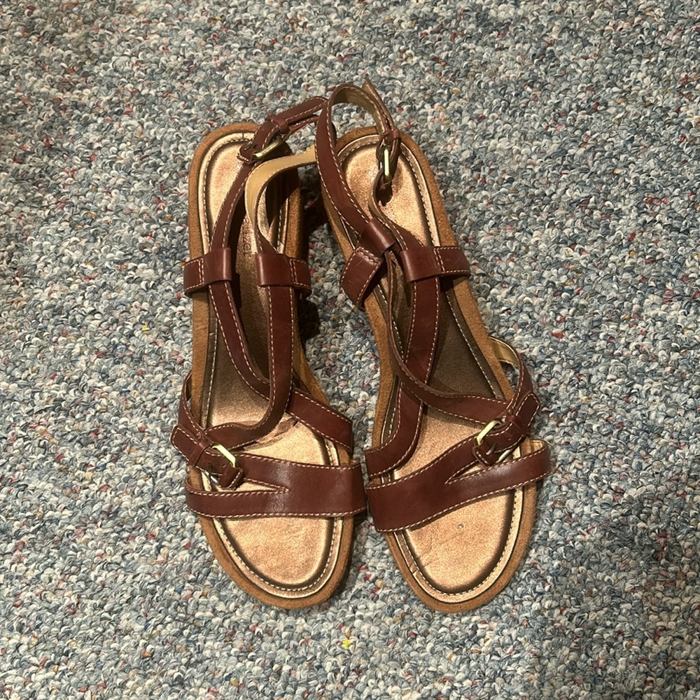 Naturalizer brown sandals